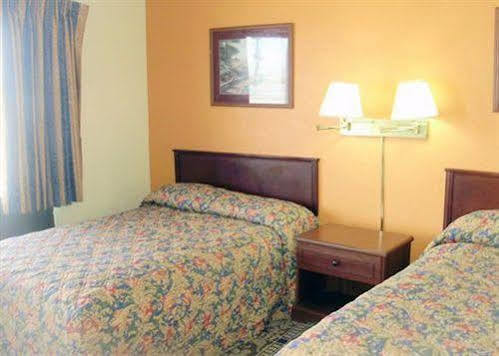 Rodeway Inn Perry Exteriör bild